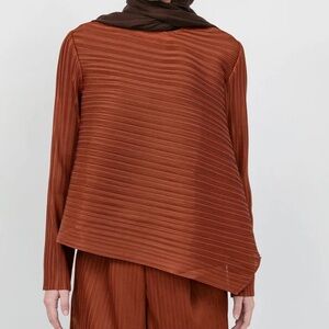 Vela Pleated Asymmetric Top